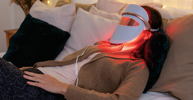 Maska-LED-____na-twarz-inSPORTline-Esgrima-terapia-światłem (1)